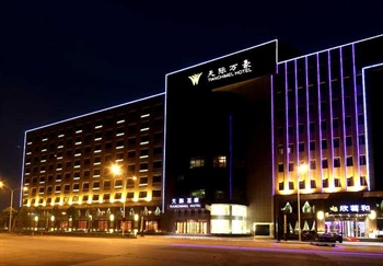 武汉天际丽豪大酒店酒店外观夜景图片