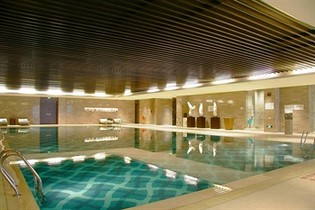 青岛富力艾美酒店游泳池