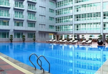 广州白云机场铂尔曼大酒店游泳池